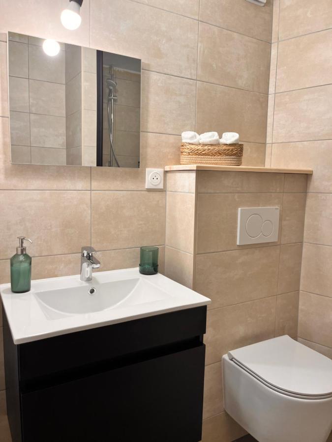 Appartement 2 Chambres Avec Parking Pontarlier Exteriör bild